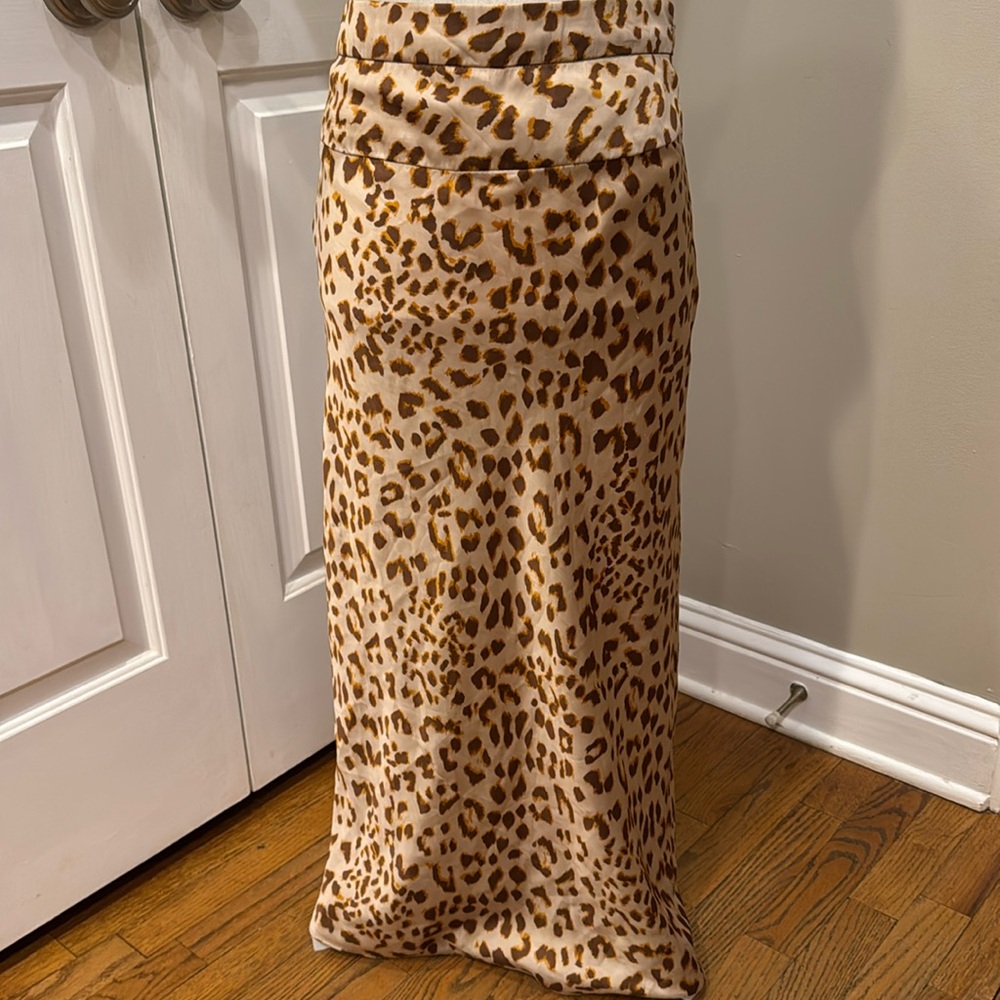 Free People Leopard print maxi shirt
Sz 6
Good condition